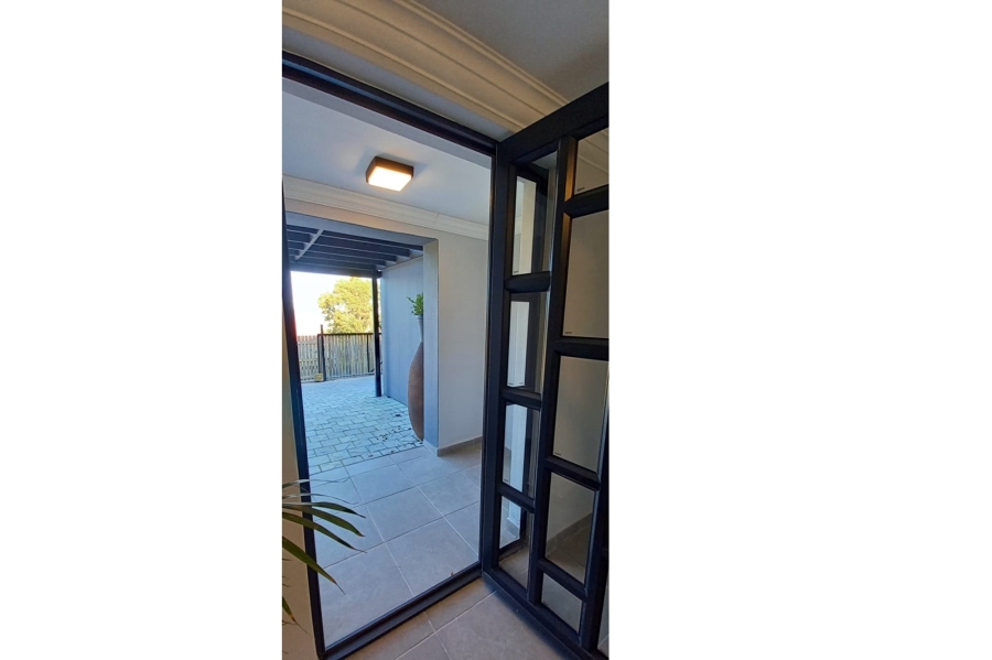 To Let 4 Bedroom Property for Rent in Westhill Western Cape